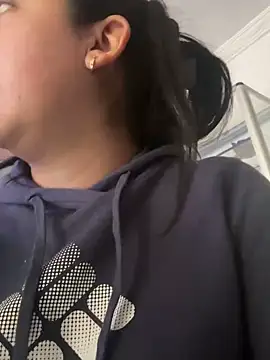 Snapshot of Hannahoff chatting on February 4, 2025, 7:11 pm Hannahoff online show from February 4, 2025, 7:11 pm