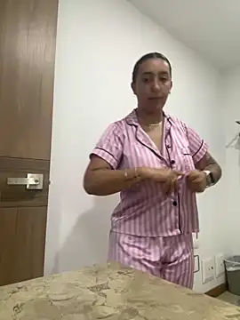 Snapshot of Hannahoff chatting on January 17, 2025, 4:15 pm Hannahoff online show from January 17, 2025, 4:15 pm