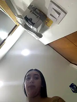 Snapshot of Hannahoff chatting on October 19, 2025, 4:15 am Hannahoff online show from October 19, 2025, 4:15 am