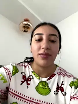 Snapshot of Hannahoff chatting on December 1, 2024, 8:25 pm Hannahoff online show from December 1, 2024, 8:25 pm