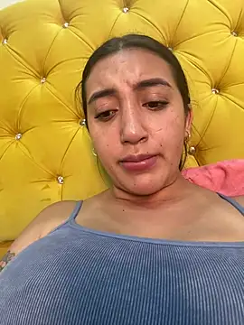 Snapshot of Hannahoff chatting on February 4, 2025, 4:59 am Hannahoff online show from February 4, 2025, 4:59 am