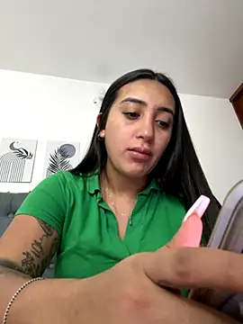 Snapshot of Hannahoff chatting on September 26, 2025, 4:19 am Hannahoff online show from September 26, 2025, 4:19 am