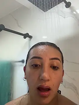 Snapshot of Hannahoff chatting on February 5, 2025, 7:10 pm Hannahoff online show from February 5, 2025, 7:10 pm