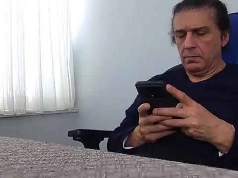 Snapshot of ALPHANDRE chatting on April 4, 2026, 7:26 am ALPHANDRE online show from April 4, 2026, 7:26 am