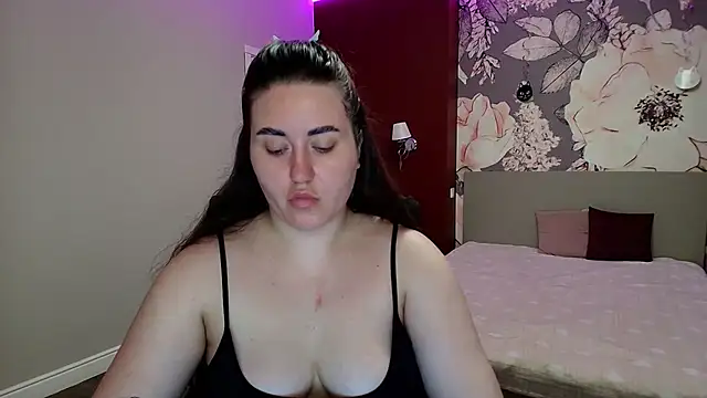 Snapshot of Roxie_Bradley chatting on March 30, 2026, 5:42 am Roxie Bradley online show from March 30, 2026, 5:42 am