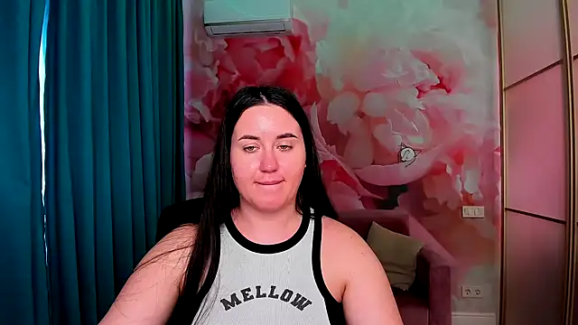 Snapshot of Roxie_Bradley chatting on March 10, 2025, 10:07 am Roxie Bradley online show from March 10, 2025, 10:07 am