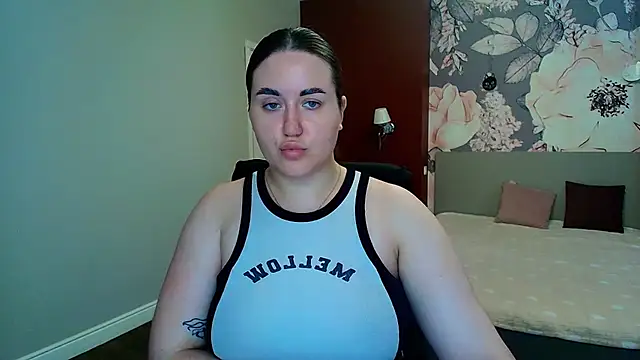 Snapshot of Roxie_Bradley chatting on June 29, 2026, 5:47 am Roxie Bradley online show from June 29, 2026, 5:47 am