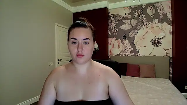 Snapshot of Roxie_Bradley chatting on September 30, 2025, 6:19 am Roxie Bradley online show from September 30, 2025, 6:19 am