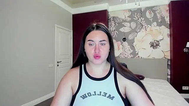 Snapshot of Roxie_Bradley chatting on October 17, 2025, 5:44 am Roxie Bradley online show from October 17, 2025, 5:44 am