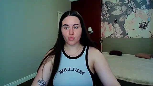 Snapshot of Roxie_Bradley chatting on July 1, 2026, 5:41 am Roxie Bradley online show from July 1, 2026, 5:41 am