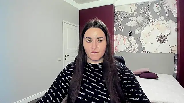 Snapshot of Roxie_Bradley chatting on October 10, 2025, 6:03 am Roxie Bradley online show from October 10, 2025, 6:03 am