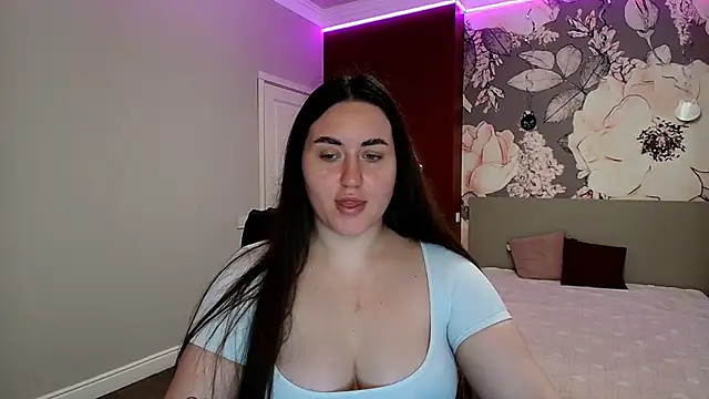 Snapshot of Roxie_Bradley chatting on April 2, 2026, 6:09 am Roxie Bradley online show from April 2, 2026, 6:09 am