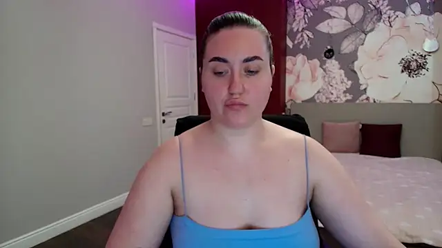 Snapshot of Roxie_Bradley chatting on April 11, 2026, 7:45 am Roxie Bradley online show from April 11, 2026, 7:45 am