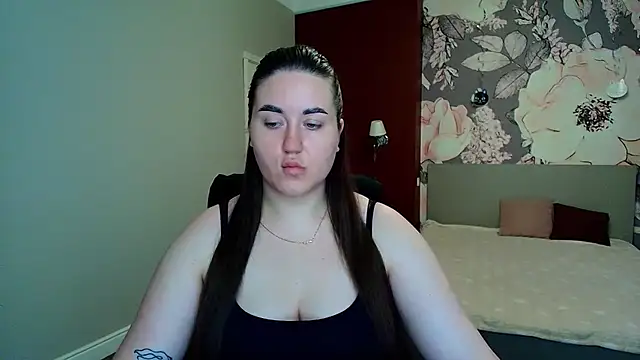 Snapshot of Roxie_Bradley chatting on July 13, 2026, 5:40 am Roxie Bradley online show from July 13, 2026, 5:40 am