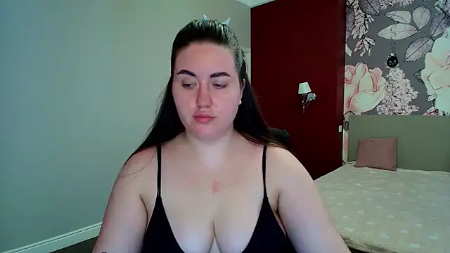 Snapshot of Roxie_Bradley chatting on March 26, 2026, 6:44 am Roxie Bradley online show from March 26, 2026, 6:44 am