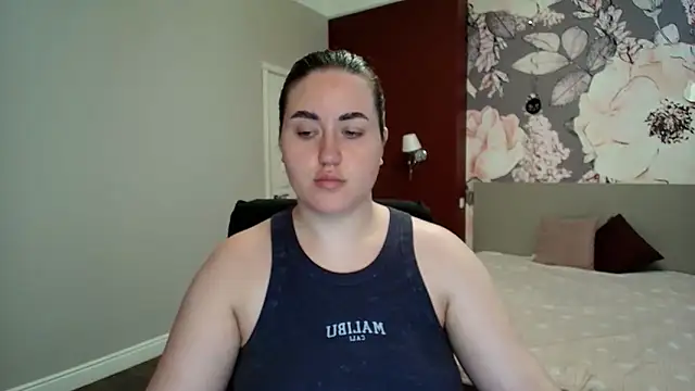 Snapshot of Roxie_Bradley chatting on April 7, 2026, 5:31 am Roxie Bradley online show from April 7, 2026, 5:31 am