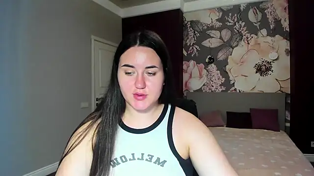 Snapshot of Roxie_Bradley chatting on September 18, 2025, 5:43 am Roxie Bradley online show from September 18, 2025, 5:43 am