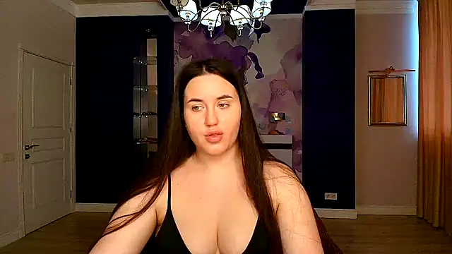 Snapshot of Roxie_Bradley chatting on March 17, 2025, 7:02 am Roxie Bradley online show from March 17, 2025, 7:02 am