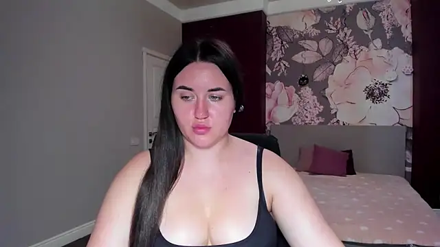 Snapshot of Roxie_Bradley chatting on September 15, 2025, 5:52 am Roxie Bradley online show from September 15, 2025, 5:52 am