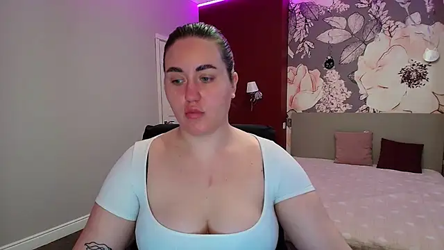 Snapshot of Roxie_Bradley chatting on March 28, 2026, 6:58 am Roxie Bradley online show from March 28, 2026, 6:58 am