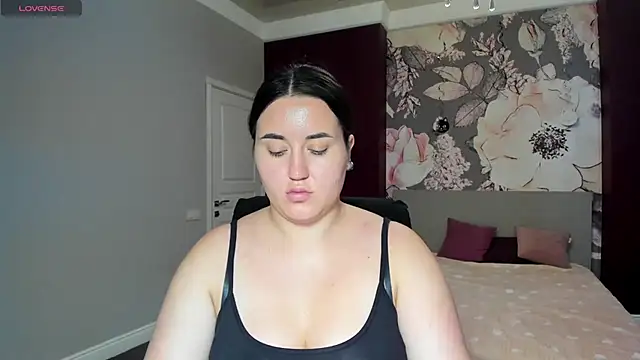 Snapshot of Roxie_Bradley chatting on September 16, 2025, 7:31 am Roxie Bradley online show from September 16, 2025, 7:31 am