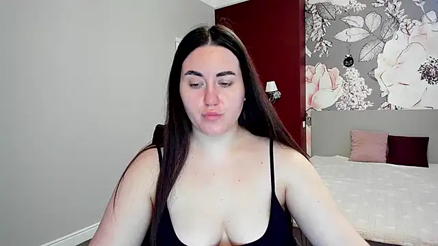 Snapshot of Roxie_Bradley chatting on March 11, 2026, 6:40 am Roxie Bradley online show from March 11, 2026, 6:40 am