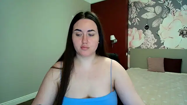 Snapshot of Roxie_Bradley chatting on April 9, 2026, 5:42 am Roxie Bradley online show from April 9, 2026, 5:42 am