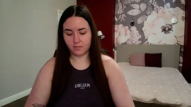 Snapshot of Roxie_Bradley chatting on April 13, 2026, 5:44 am Roxie Bradley online show from April 13, 2026, 5:44 am