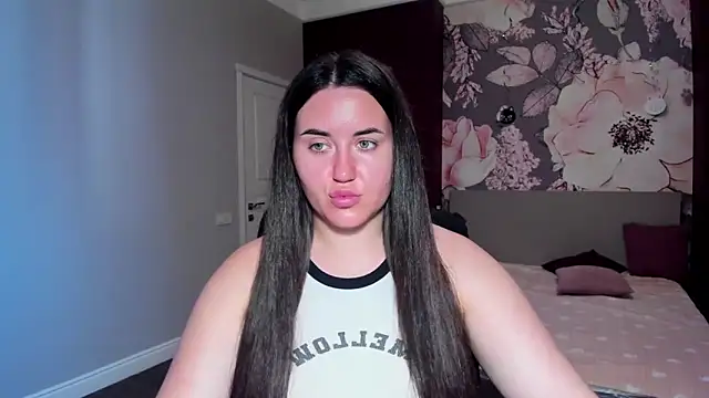 Snapshot of Roxie_Bradley chatting on September 17, 2025, 6:15 am Roxie Bradley online show from September 17, 2025, 6:15 am