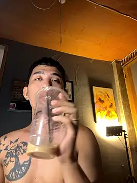 Snapshot of xlovercum chatting on January 14, 2026, 5:49 pm xlovercum online show from January 14, 2026, 5:49 pm