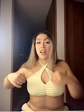 Snapshot of Im_sophiie chatting on April 16, 2026, 6:58 am Im sophiie online show from April 16, 2026, 6:58 am