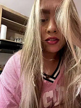 Im sophiie online show from October 2, 2025, 5:55 am