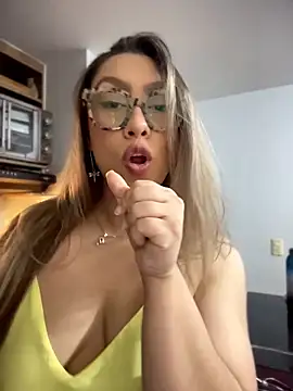 Snapshot of Im_sophiie chatting on March 20, 2026, 6:14 am Im sophiie online show from March 20, 2026, 6:14 am