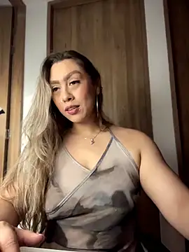 Snapshot of Im_sophiie chatting on April 10, 2026, 6:31 am Im sophiie online show from April 10, 2026, 6:31 am