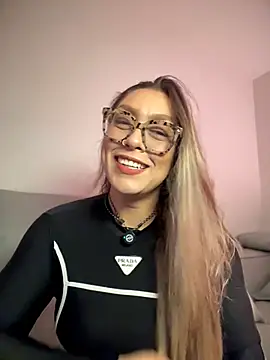Snapshot of Im_sophiie chatting on June 6, 2026, 7:24 am Im sophiie online show from June 6, 2026, 7:24 am