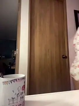 Snapshot of Im_sophiie chatting on April 14, 2026, 6:51 am Im sophiie online show from April 14, 2026, 6:51 am