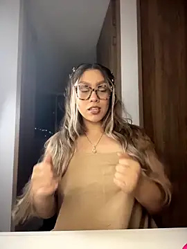 Snapshot of Im_sophiie chatting on March 19, 2026, 6:57 am Im sophiie online show from March 19, 2026, 6:57 am