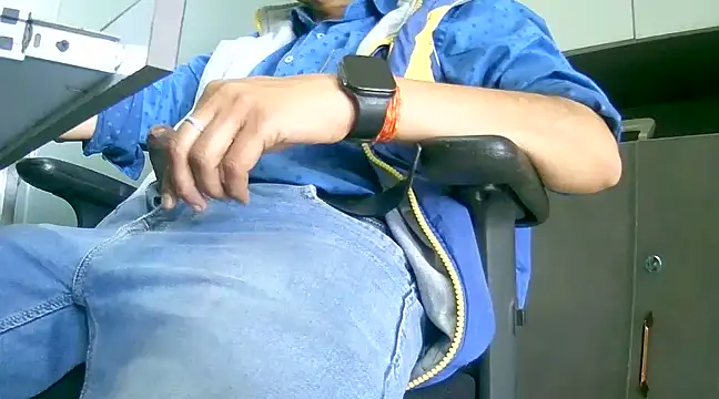 Snapshot of kavipanty chatting on March 18, 2025, 5:45 am kavipanty online show from March 18, 2025, 5:45 am