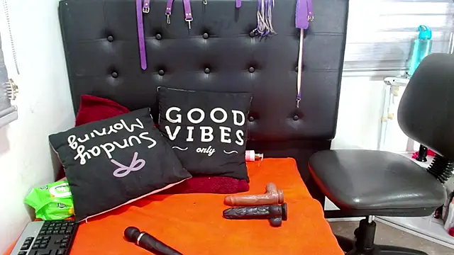 Snapshot of VIOLETTA-HOT chatting on February 20, 2025, 11:31 am VIOLETTA-HOT online show from February 20, 2025, 11:31 am