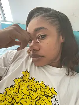 Snapshot of _yisela_ chatting on November 16, 2025, 8:24 pm yisela online show from November 16, 2025, 8:24 pm