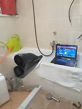 Snapshot of Matttthees chatting on December 18, 2025, 2:16 am Matttthees online show from December 18, 2025, 2:16 am