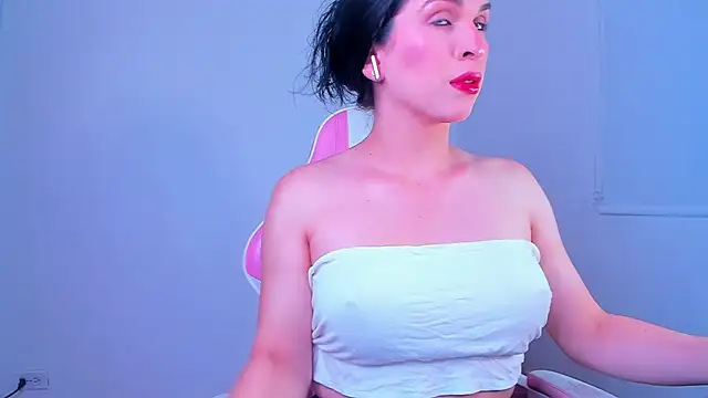 Snapshot of Ariana_f chatting on January 16, 2026, 7:40 pm Ariana f online show from January 16, 2026, 7:40 pm