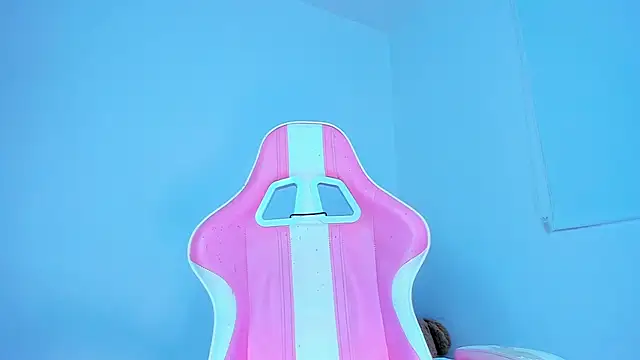 Snapshot of Ariana_f chatting on March 18, 2026, 8:43 pm Ariana f online show from March 18, 2026, 8:43 pm