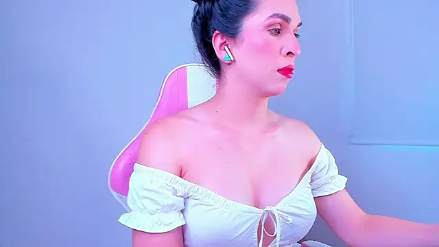 Snapshot of Ariana_f chatting on January 14, 2026, 5:49 pm Ariana f online show from January 14, 2026, 5:49 pm