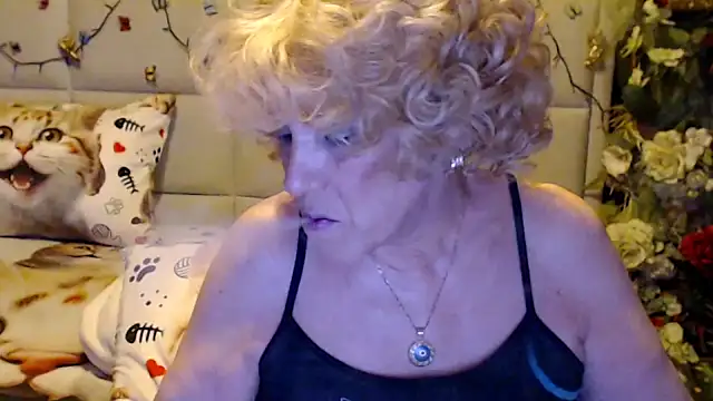Snapshot of HappyWomanOn chatting on March 26, 2026, 9:29 am HappyWomanOn online show from March 26, 2026, 9:29 am