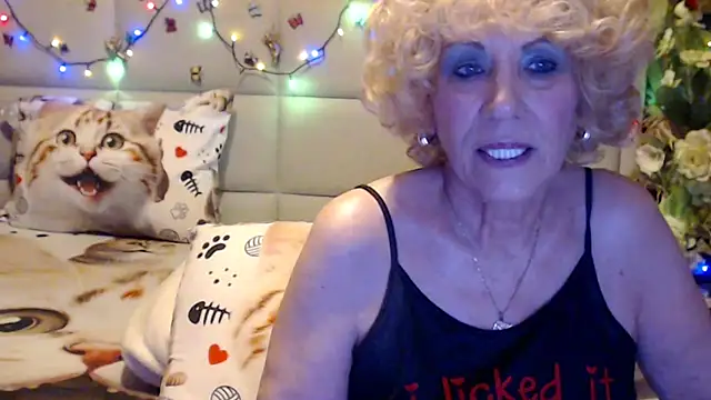 Snapshot of HappyWomanOn chatting on April 2, 2026, 6:47 pm HappyWomanOn online show from April 2, 2026, 6:47 pm