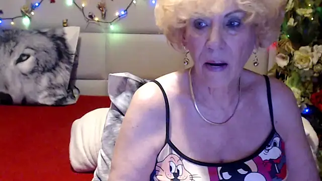 Snapshot of HappyWomanOn chatting on May 31, 2026, 6:20 pm HappyWomanOn online show from May 31, 2026, 6:20 pm