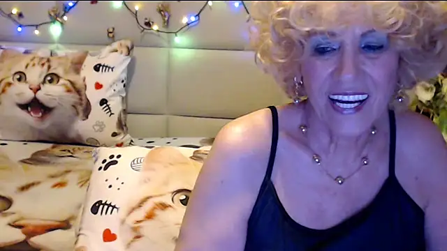 Snapshot of HappyWomanOn chatting on March 27, 2026, 9:38 pm HappyWomanOn online show from March 27, 2026, 9:38 pm