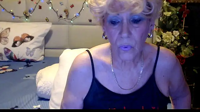 Snapshot of HappyWomanOn chatting on November 20, 2025, 9:32 am HappyWomanOn online show from November 20, 2025, 9:32 am