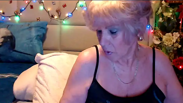 Snapshot of HappyWomanOn chatting on February 27, 2026, 11:21 am HappyWomanOn online show from February 27, 2026, 11:21 am